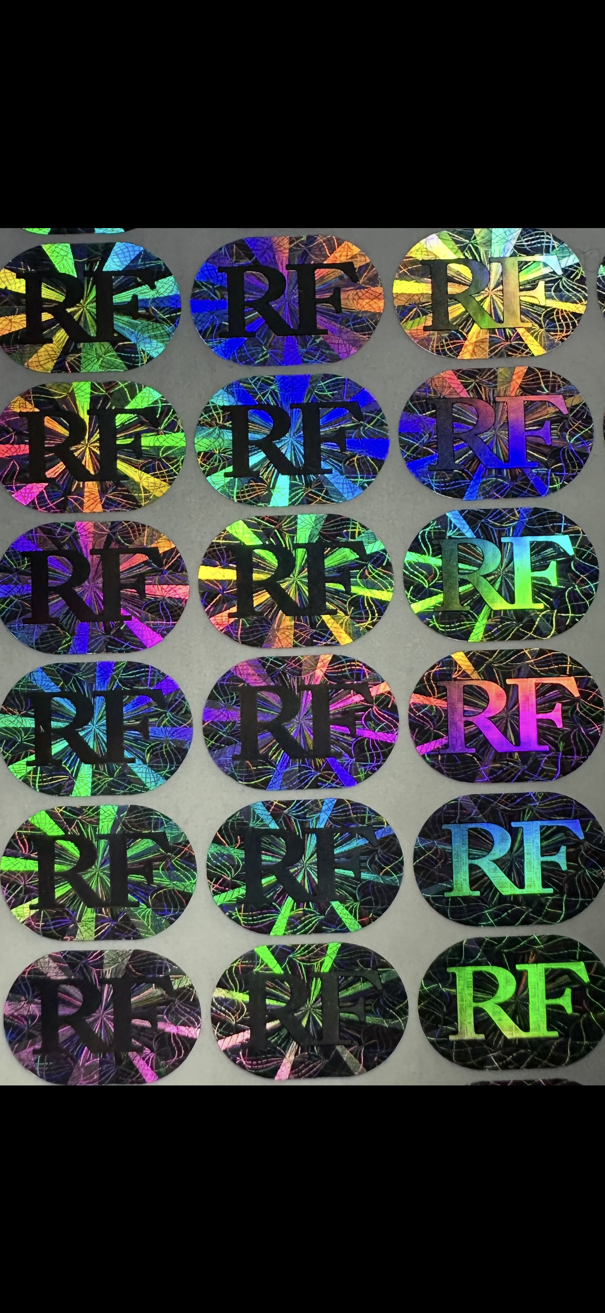 Hologramme sécurisé — contraste lumineux précis